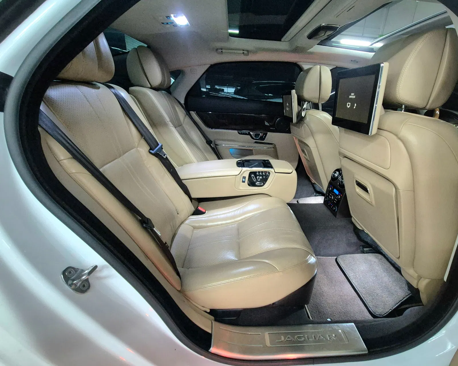 Jaguar All New XJ 3.0D Premium Luxury LWB 2014 — photo 1 sur 26