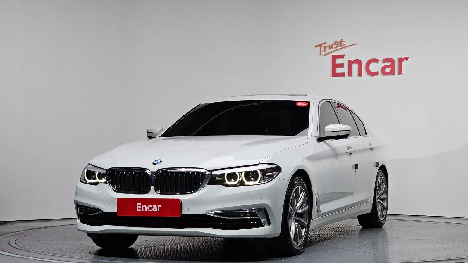BMW Série 5 (G30) 520i Luxury 2019 — photo 1 sur 20