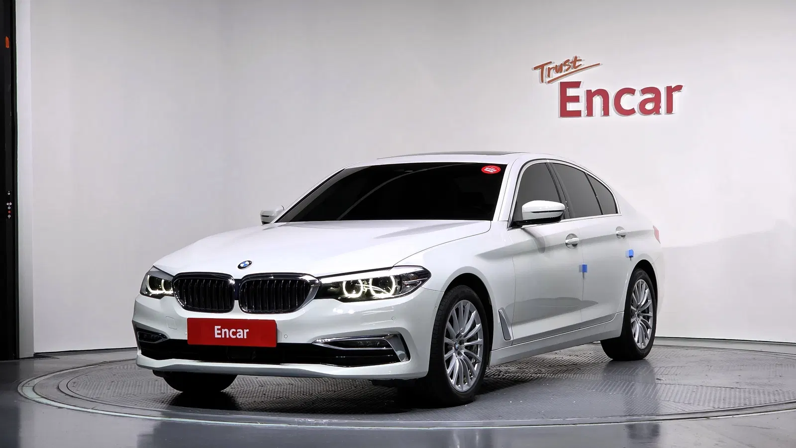 BMW Série 5 (G30) 520i Luxury 2019 — photo 1 sur 20