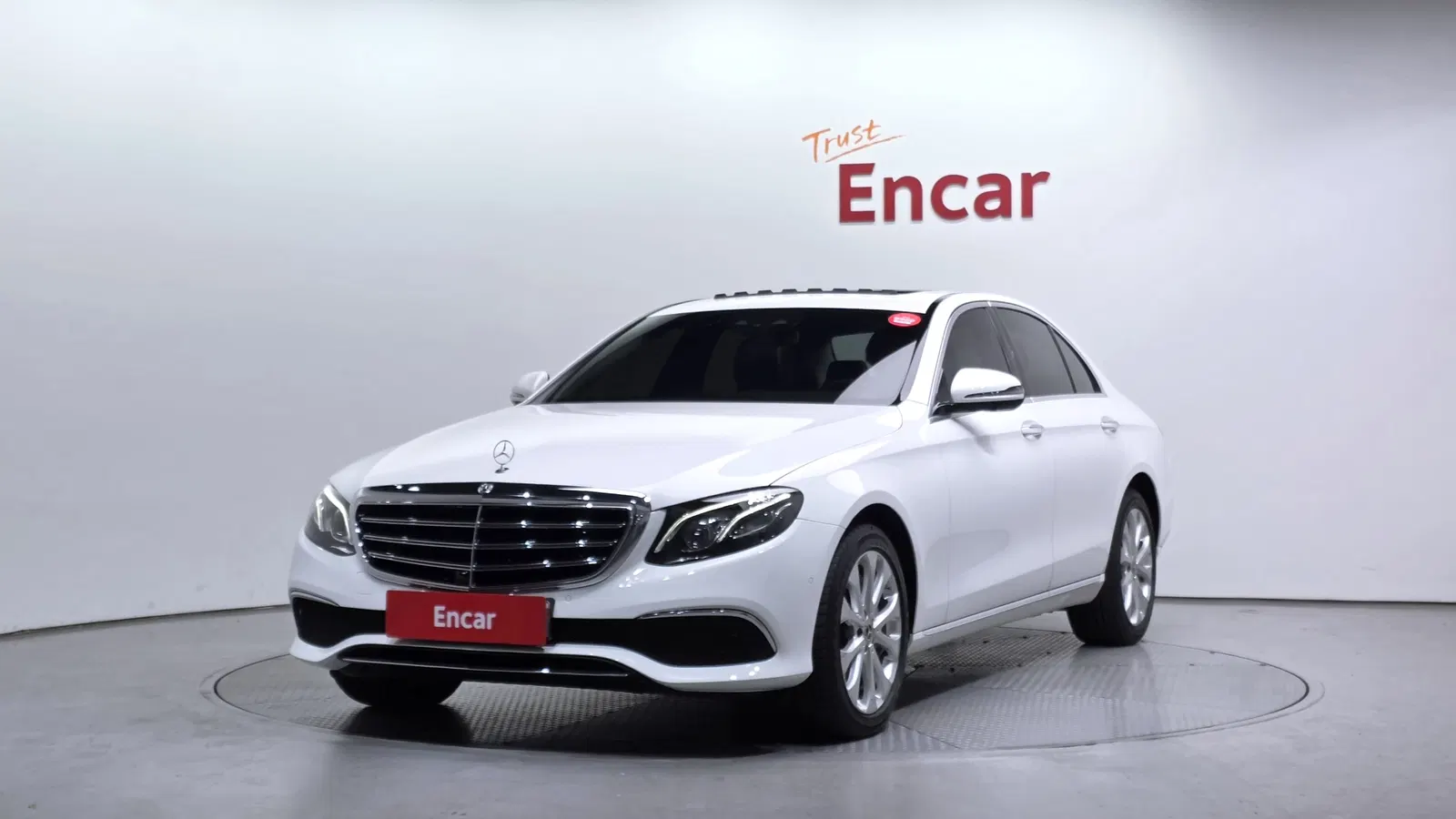 Mercedes-Benz Classe E E300 4MATIC Exclusive (W213) 2019 — photo 1 sur 26