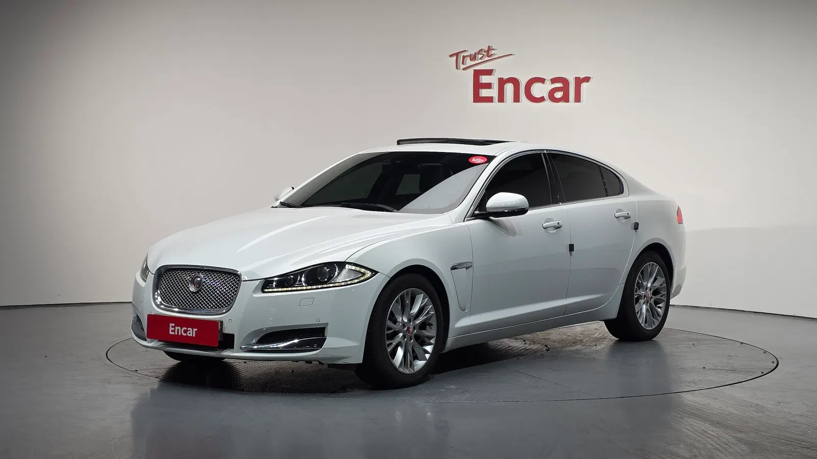 Jaguar New XF 3.0D Luxury 2014 — photo 1 sur 20