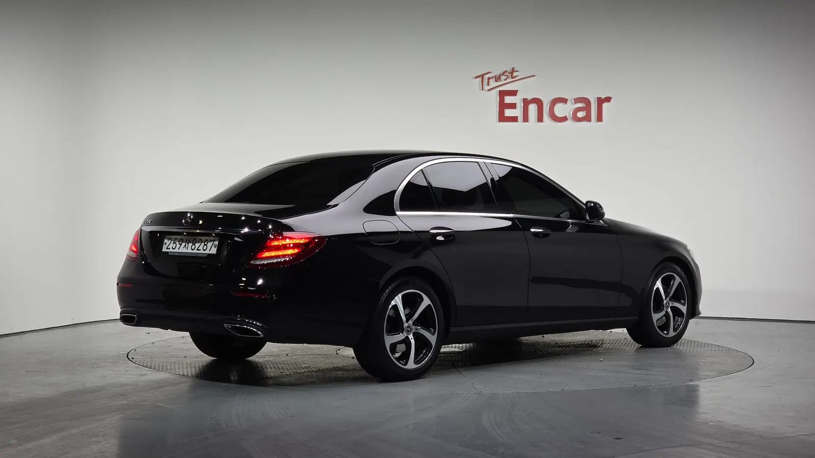 Mercedes-Benz Classe E E250 Avantgarde (W213) 2020 — photo 1 sur 26
