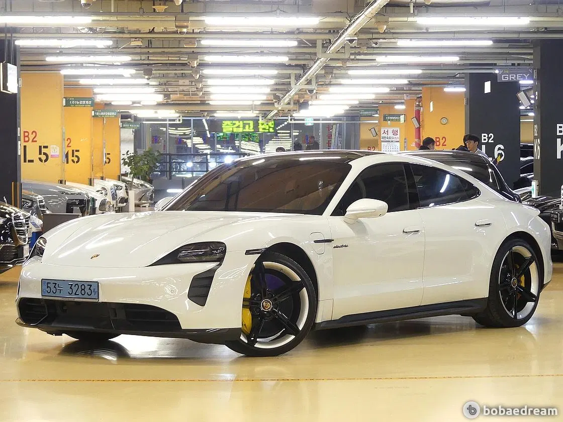 Porsche Taycan Turbo S 2021 — photo 1 sur 26