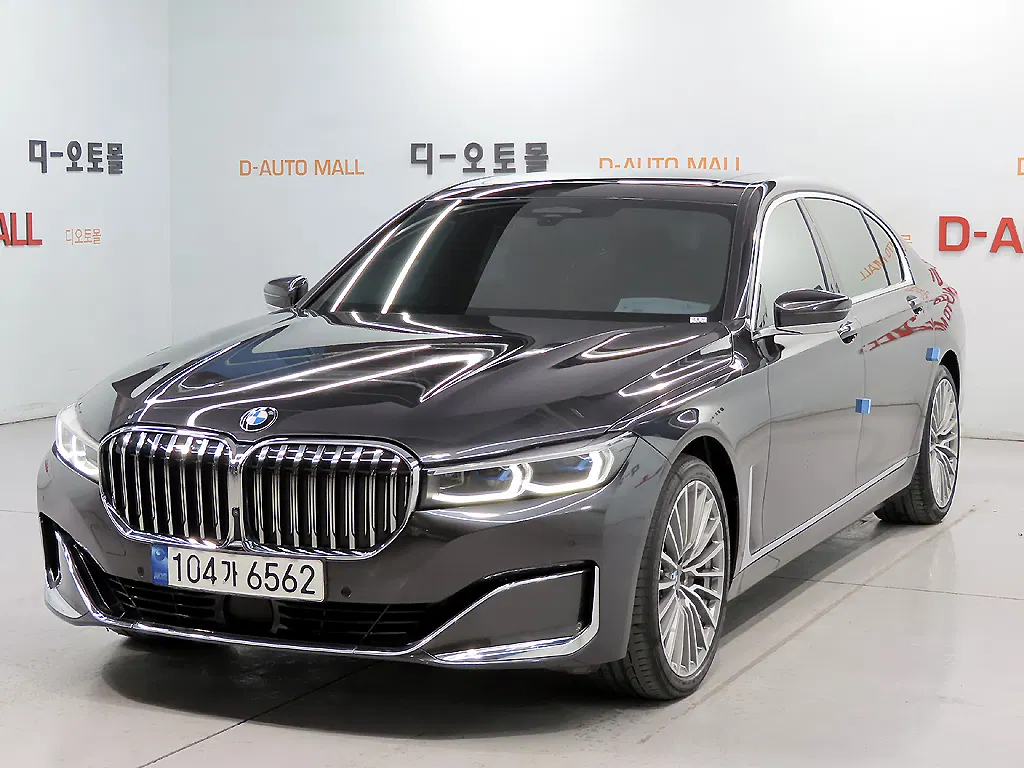 BMW Série 7 (G11) 730Ld xDrive Design Pure Excellence 2022 — photo 1 sur 26