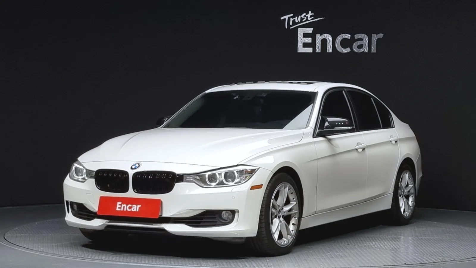 BMW Série 3 (F30) 328i 2013 — photo 1 sur 26