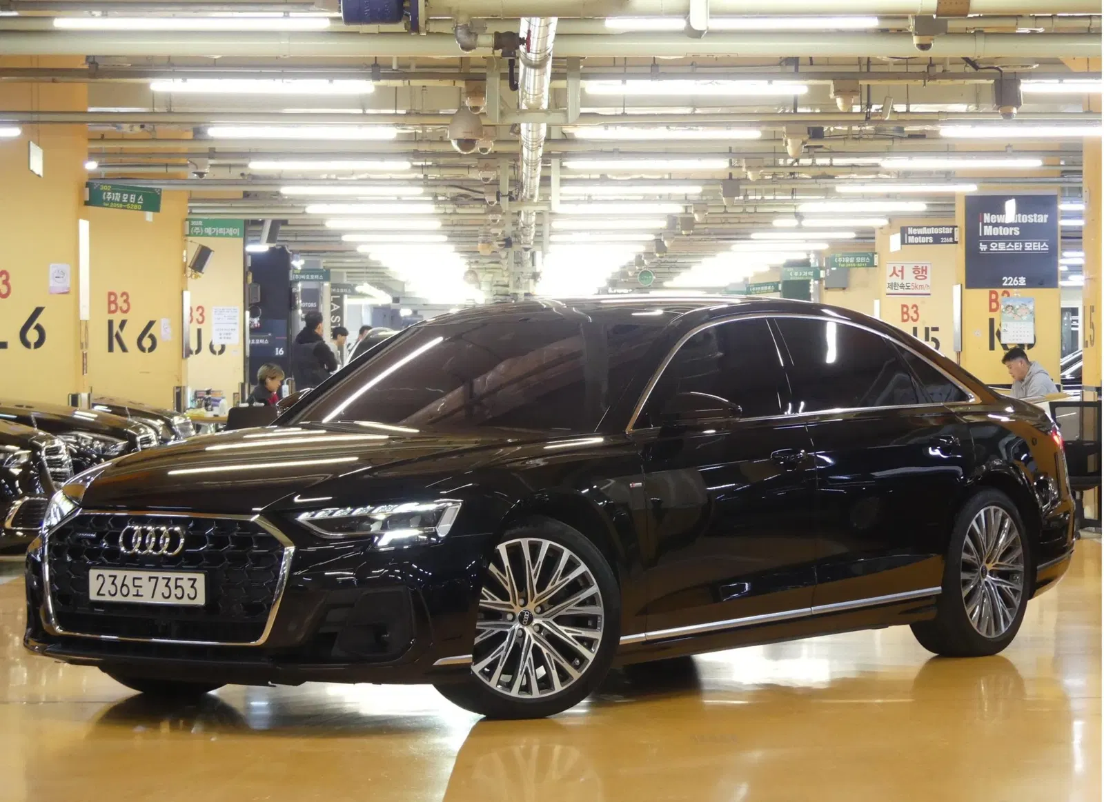 Audi A8 (D5) 55 TFSI Quattro Premium LWB 2022 — photo 1 sur 26
