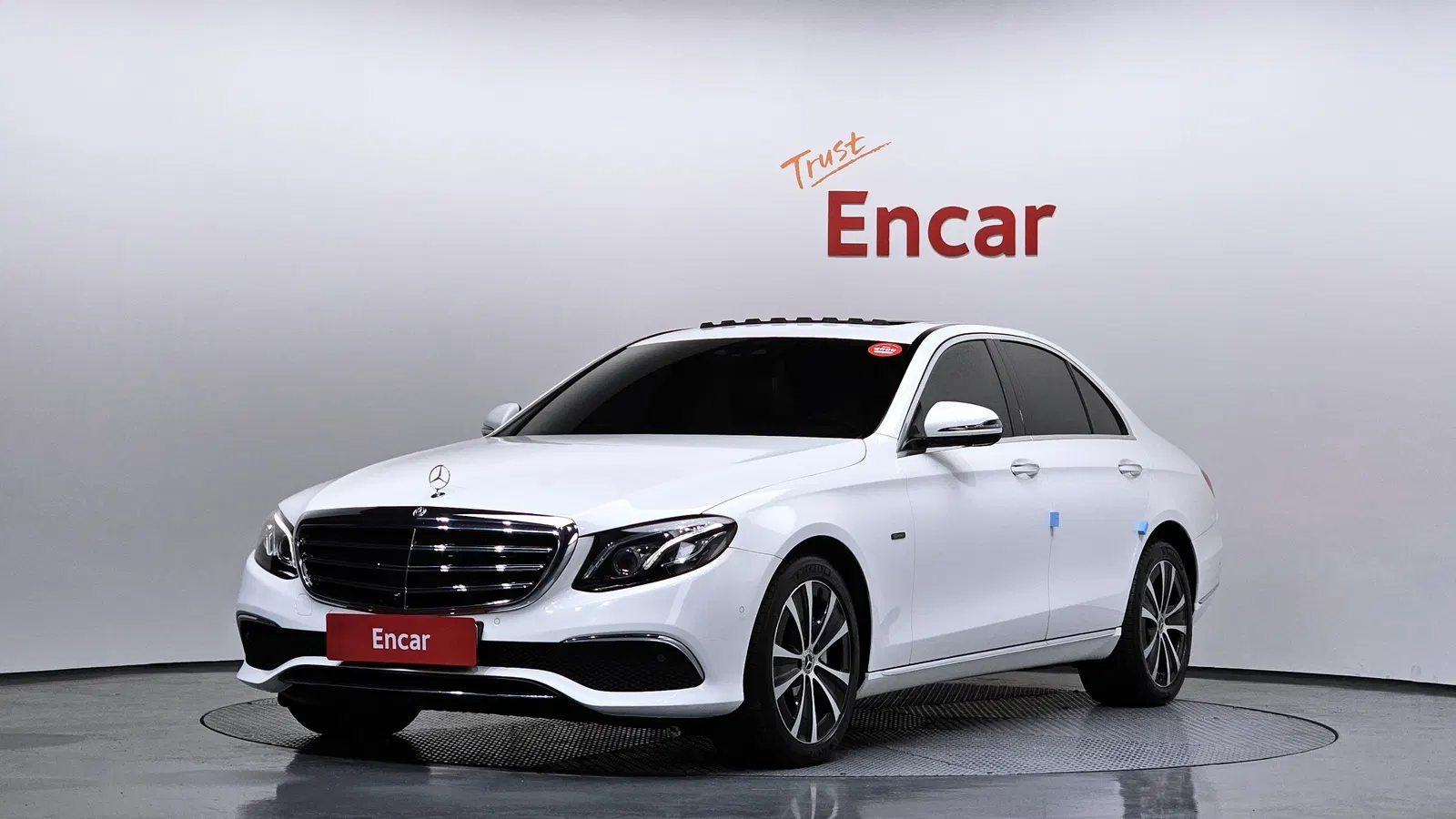 Mercedes-Benz Classe E E300e 4MATIC Exclusive (W213) 2020 — photo 1 sur 20