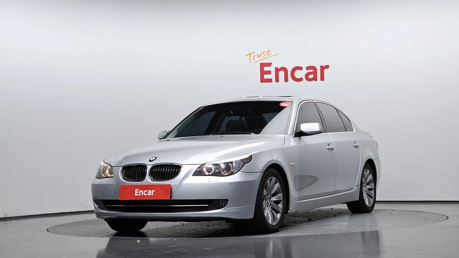 BMW Série 5 (E60) 528i Sedan 2008 — photo 1 sur 20