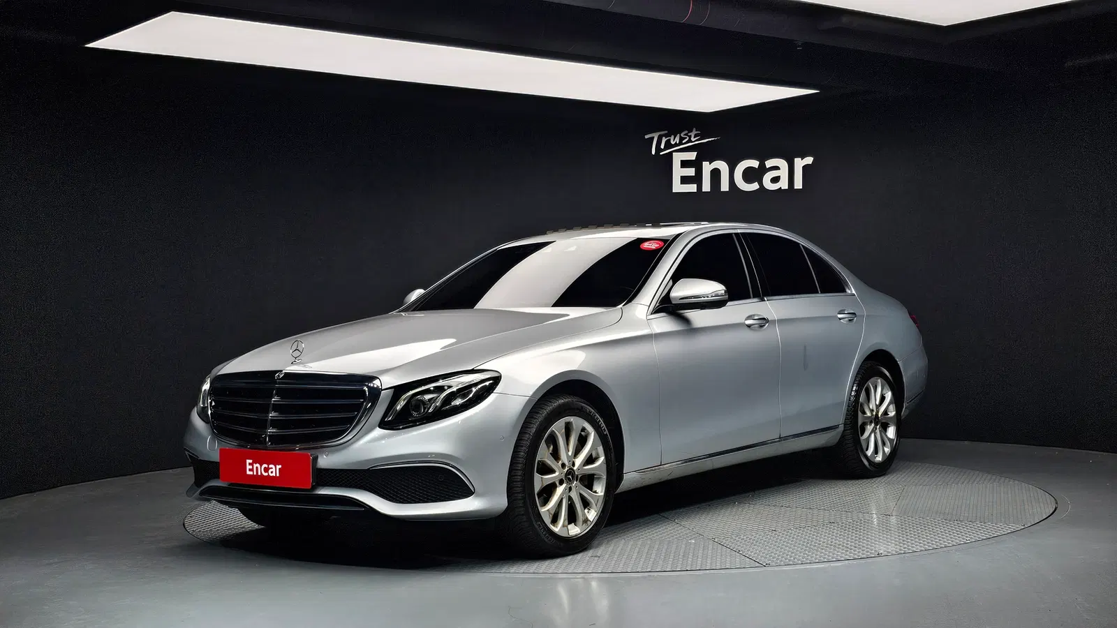 Mercedes-Benz Classe E E300 4MATIC Exclusive (W213) 2018 — photo 1 sur 20