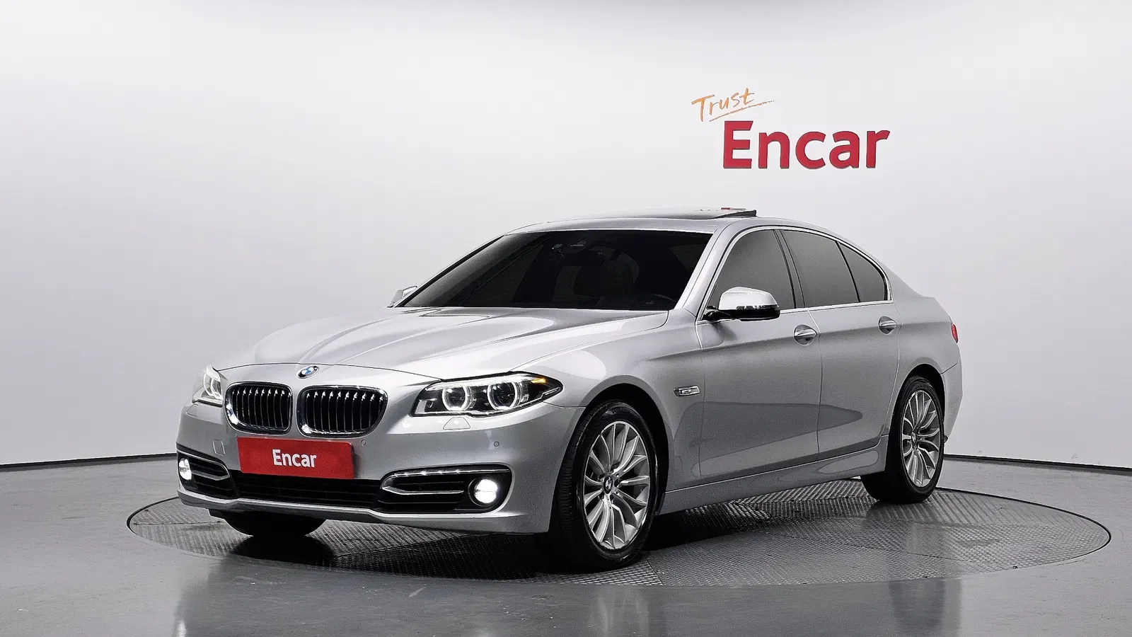 BMW Série 5 (F10) 520d xDrive Luxury Plus 2015 — photo 1 sur 20