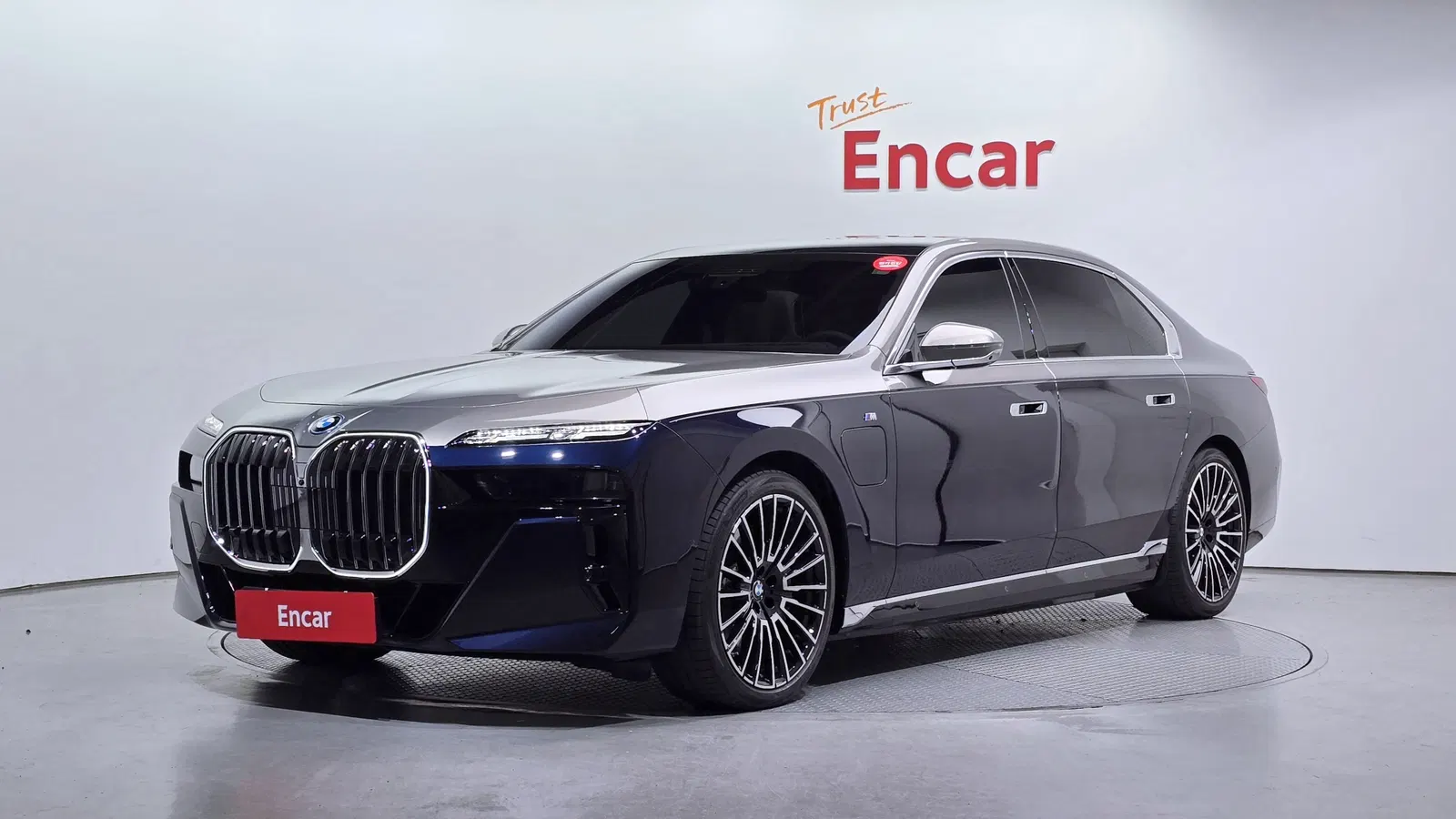 BMW Série 7 (G70) 750e xDrive M Sport 2025 — photo 1 sur 20