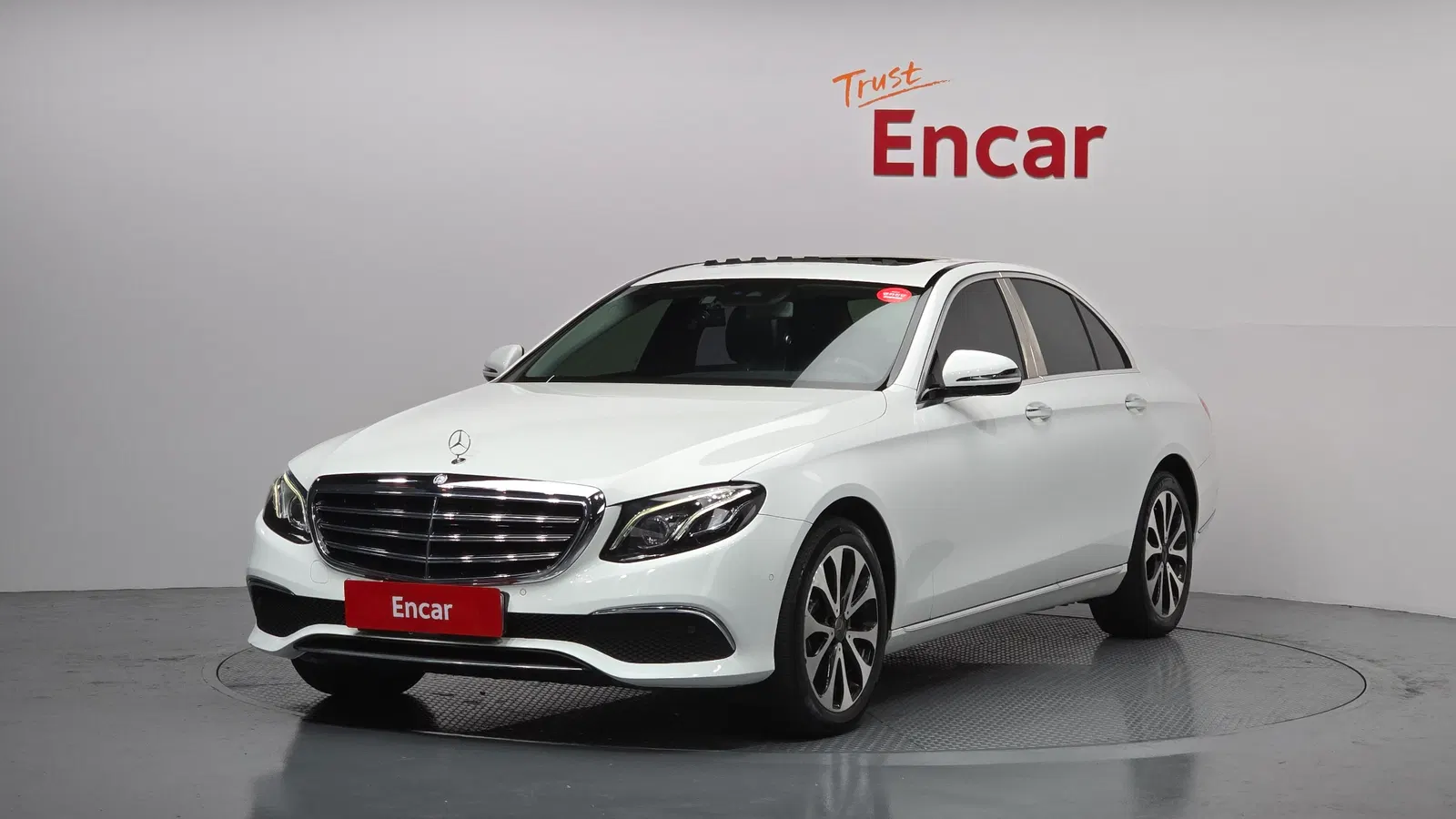Mercedes-Benz Classe E E220d Exclusive (W213) 2017 — photo 1 sur 20