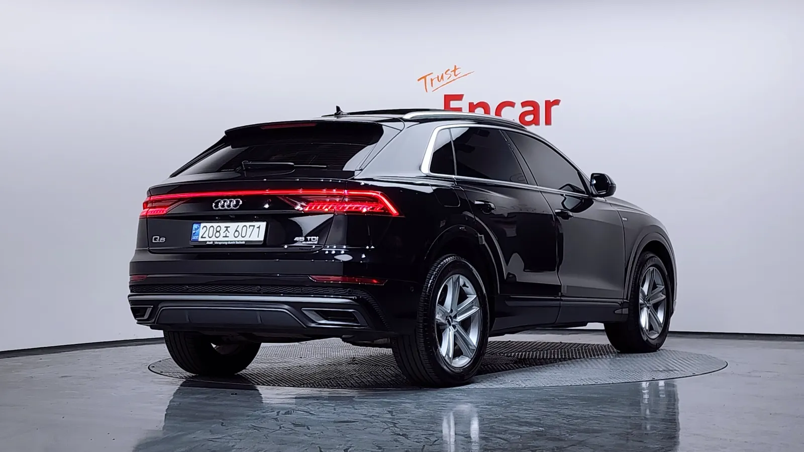 Audi Q8 (4M) 45 TDI Quattro Premium 2021 — photo 1 sur 20