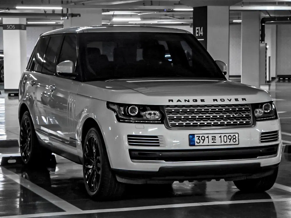 Land Rover Range Rover 4e génération 3.0 TDV6 Vogue SE Diesel 2013 — photo 1 sur 20