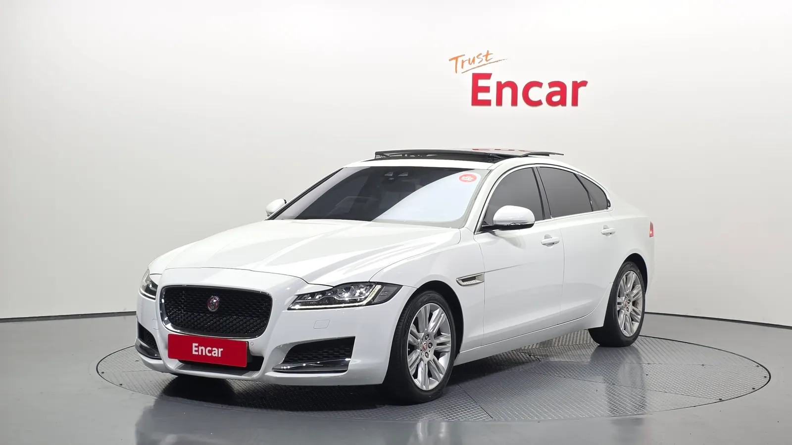 Jaguar XF (X260) 20d Portfolio 2017 — photo 1 sur 20