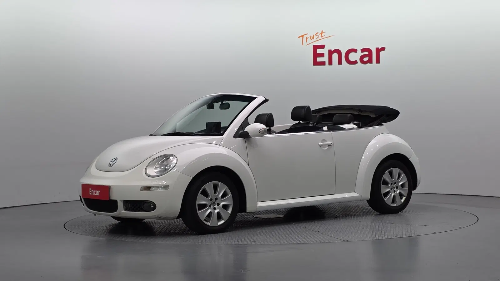 Volkswagen Beetle 2.0 Cabriolet 2011 — photo 1 sur 20