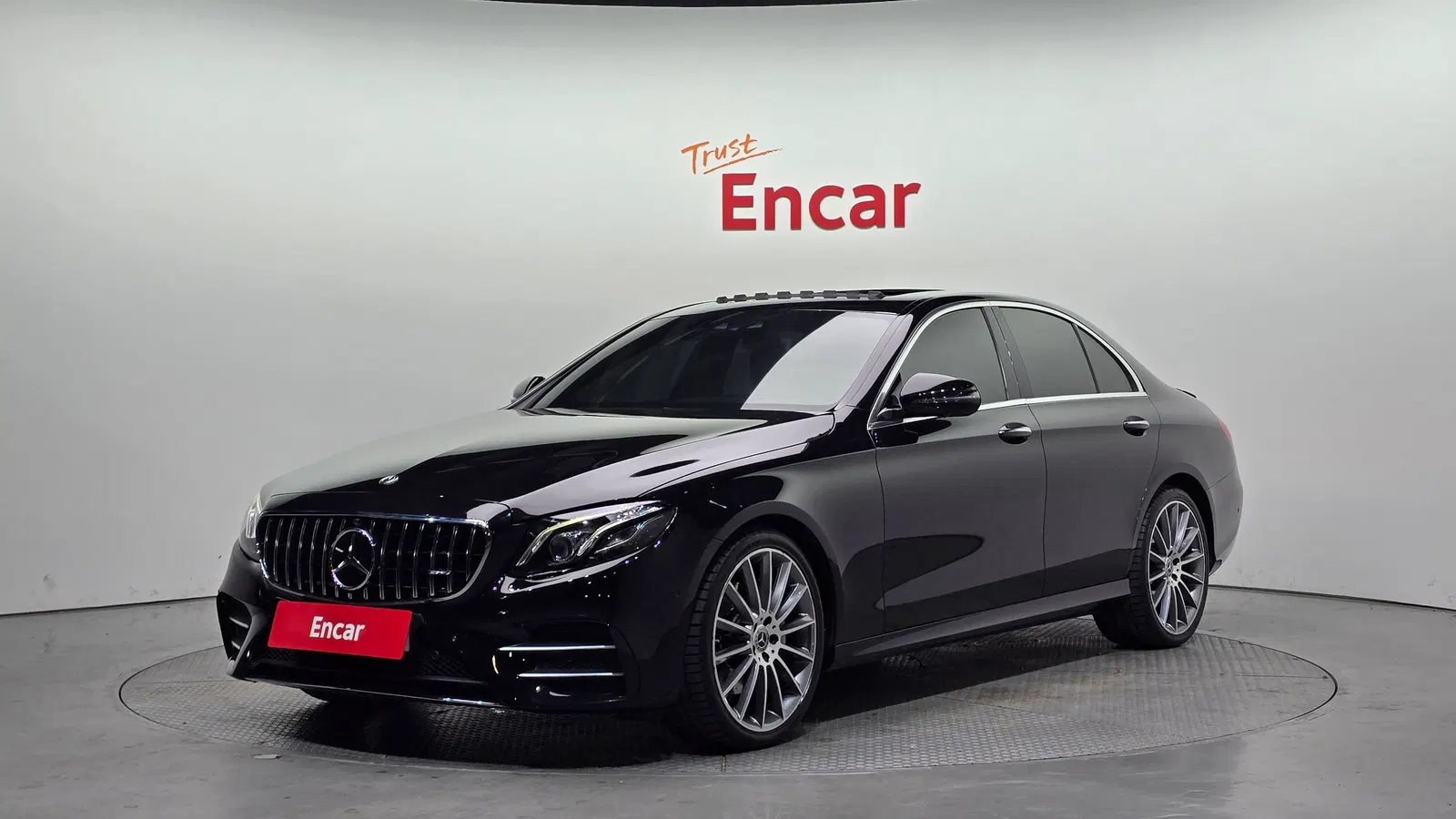 Mercedes-Benz Classe E AMG Line · E300 4MATIC (W213) 2018 — photo 1 sur 20