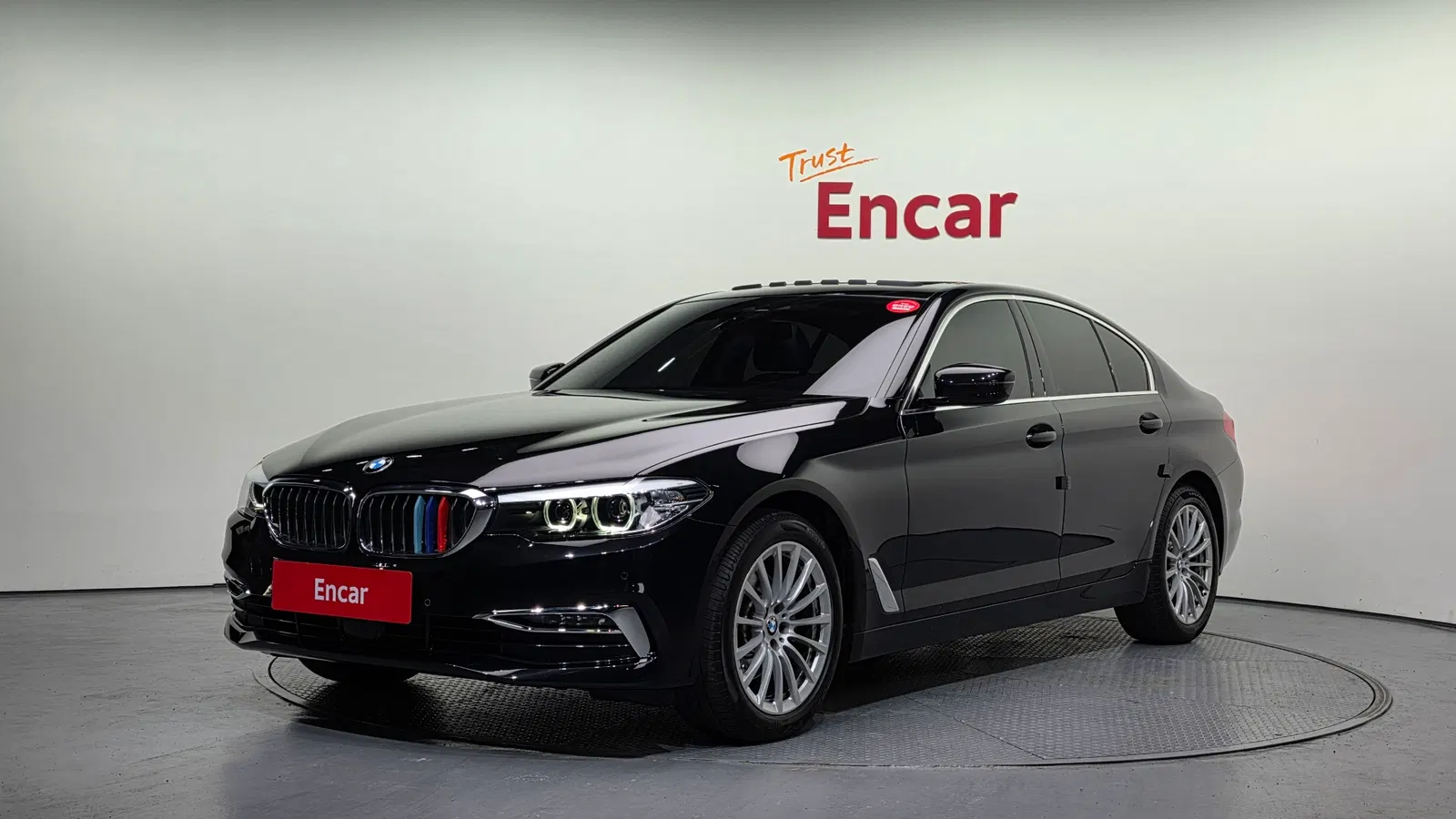BMW Série 5 (G30) 520i Luxury 2020 — photo 1 sur 20