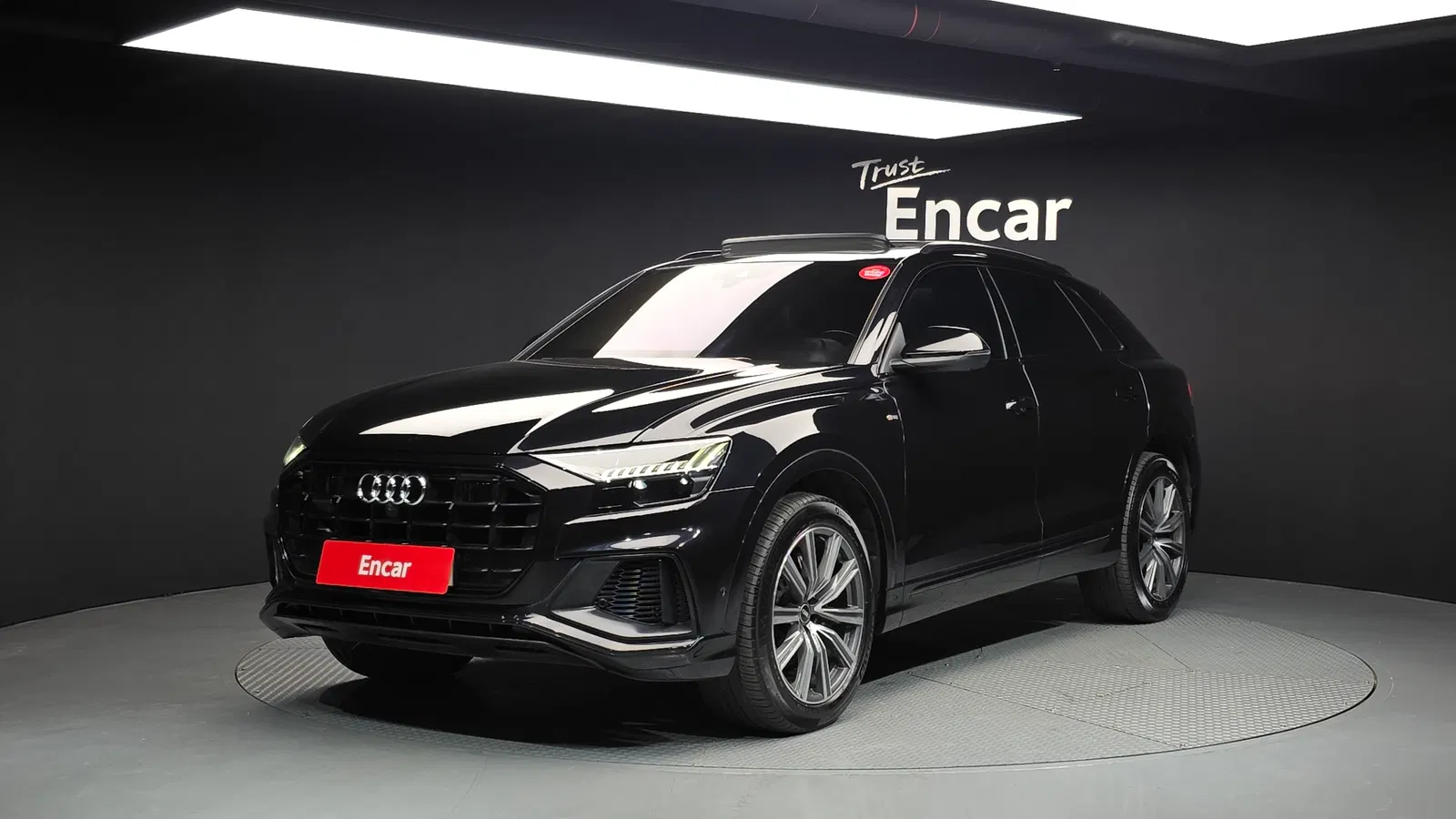 Audi Q8 (4M) 55 TFSI Quattro Premium 2021 — photo 1 sur 26