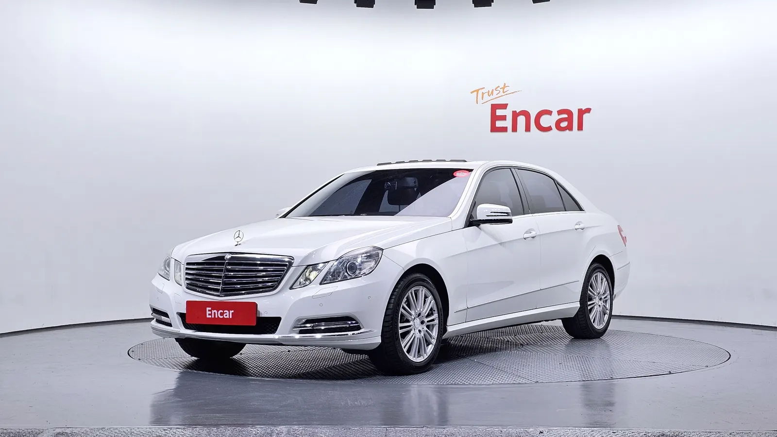 Mercedes-Benz Classe E E300 Elegance (W212) 2011 — photo 1 sur 20