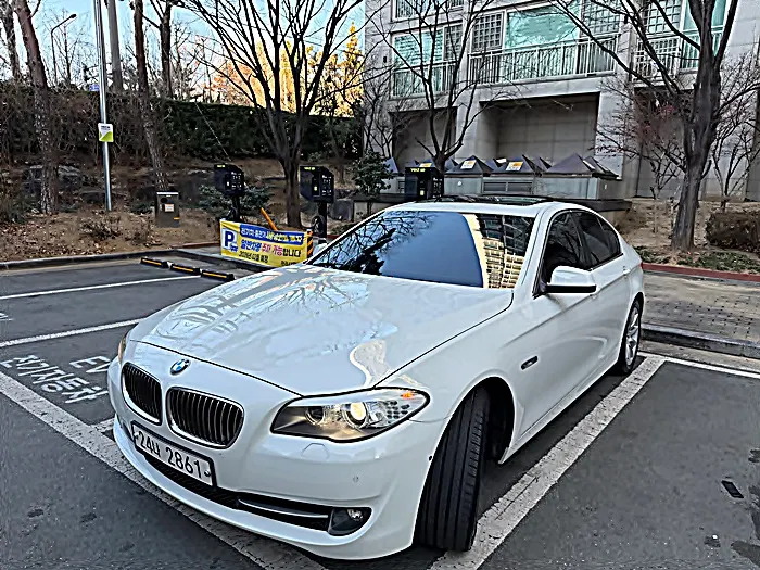 BMW Série 5 (F10) 528i 2012 — photo 1 sur 8