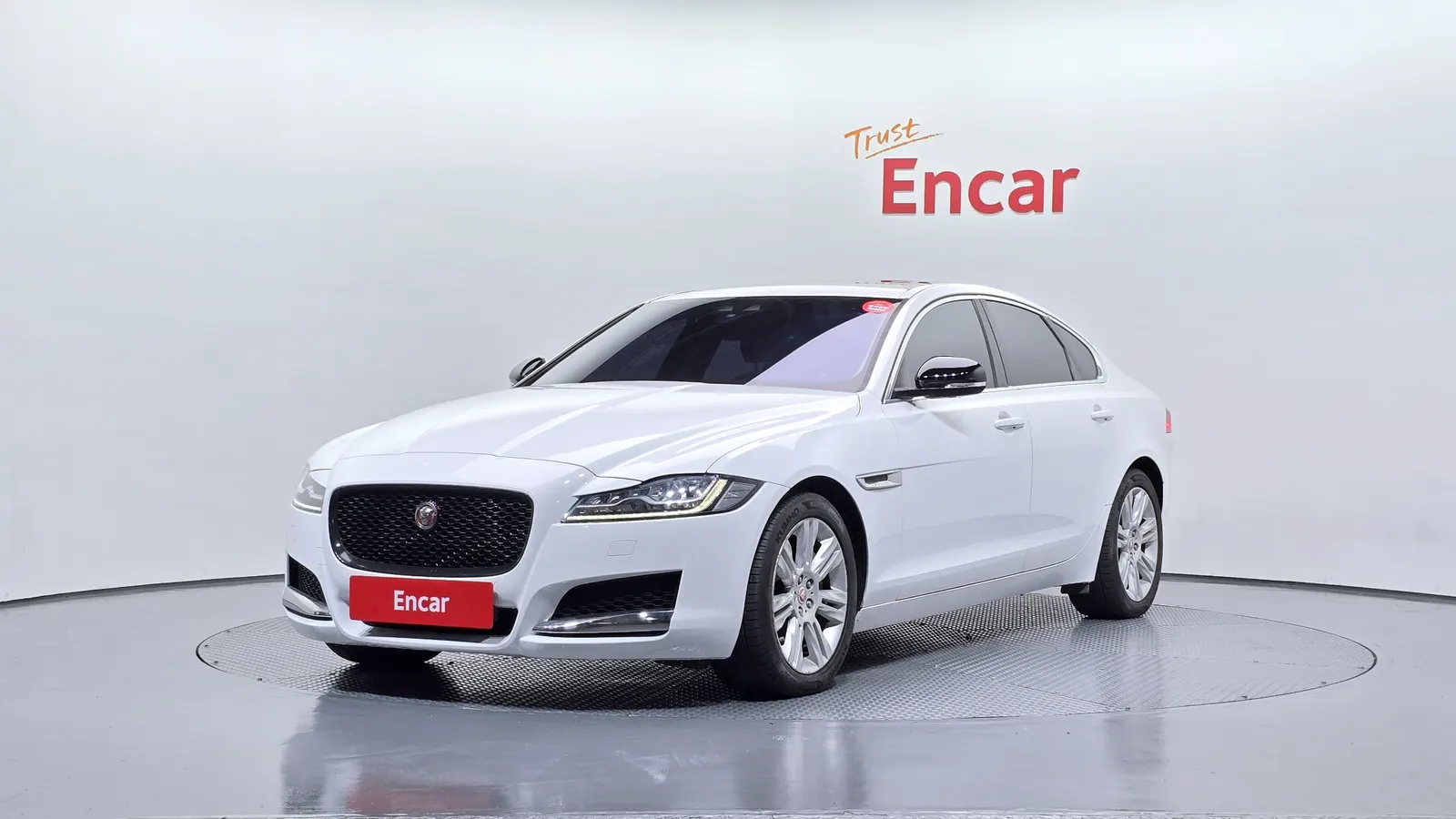 Jaguar XF (X260) 20d Portfolio 2017 — photo 1 sur 26