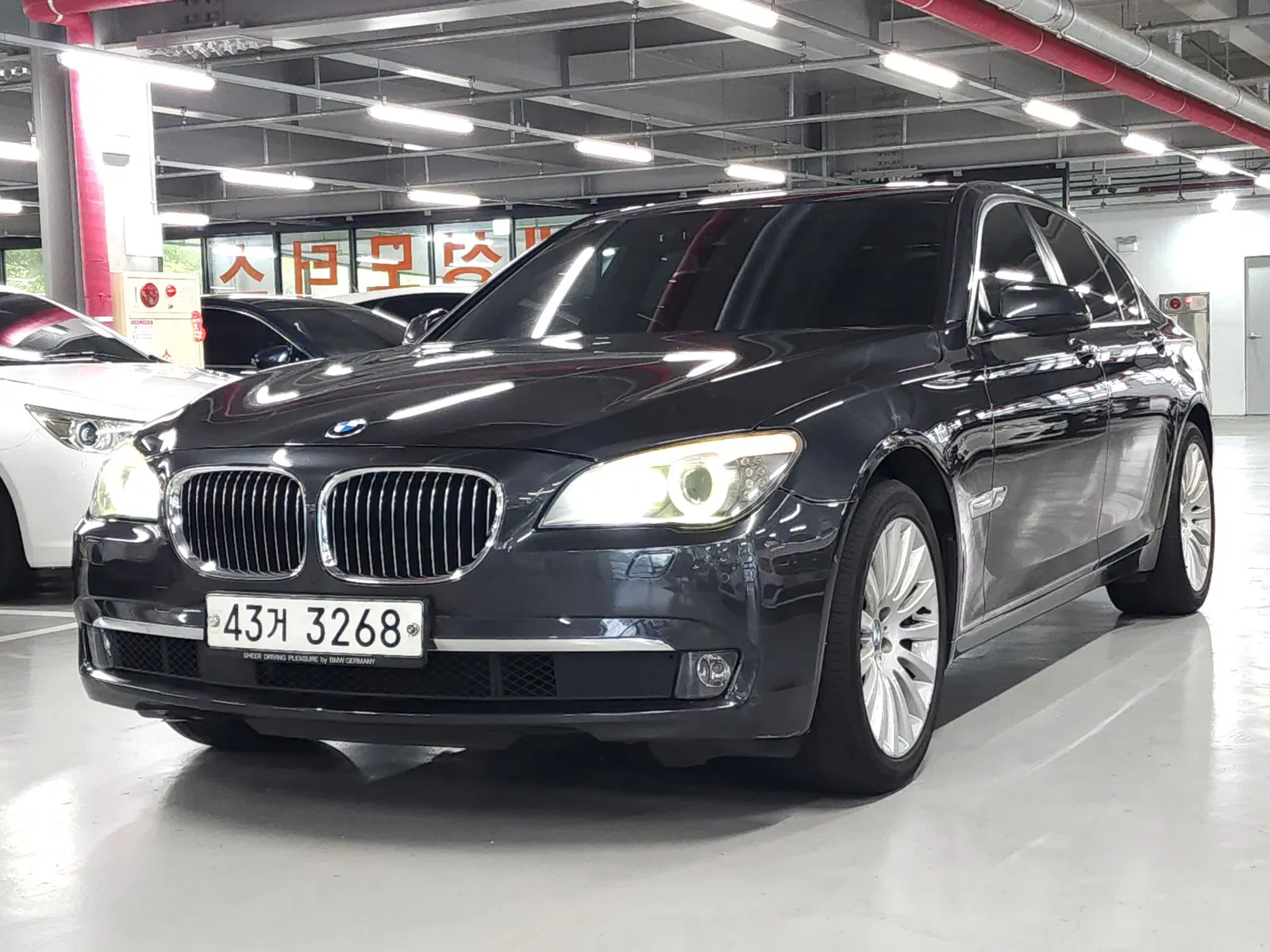 BMW Série 7 (F01) 740i 2012 — photo 1 sur 26