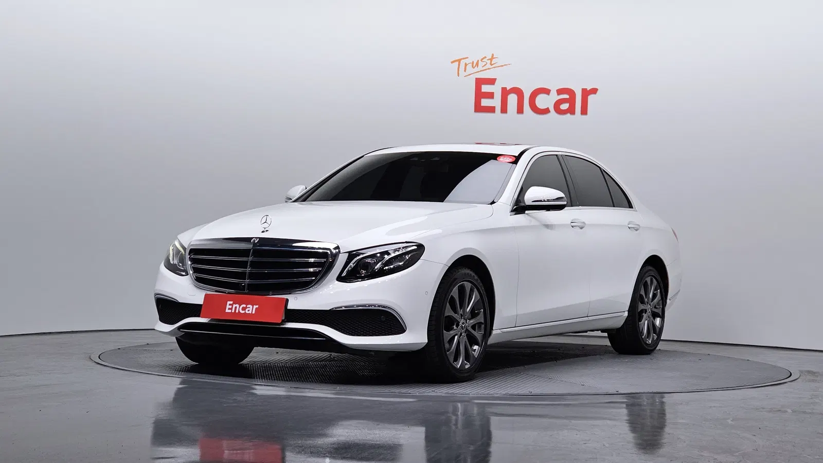 Mercedes-Benz Classe E E300 4MATIC Exclusive (W213) 2018 — photo 1 sur 20
