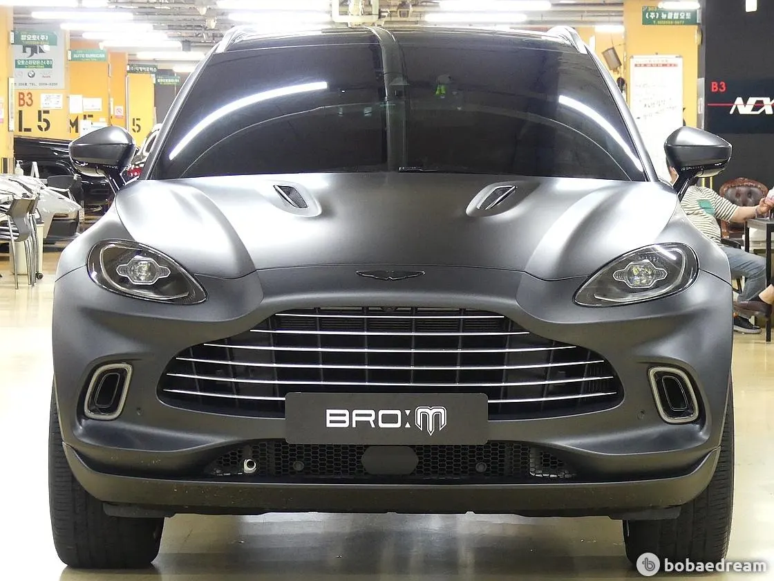 Aston Martin DBX 4.0 V8 2021 — photo 1 sur 26