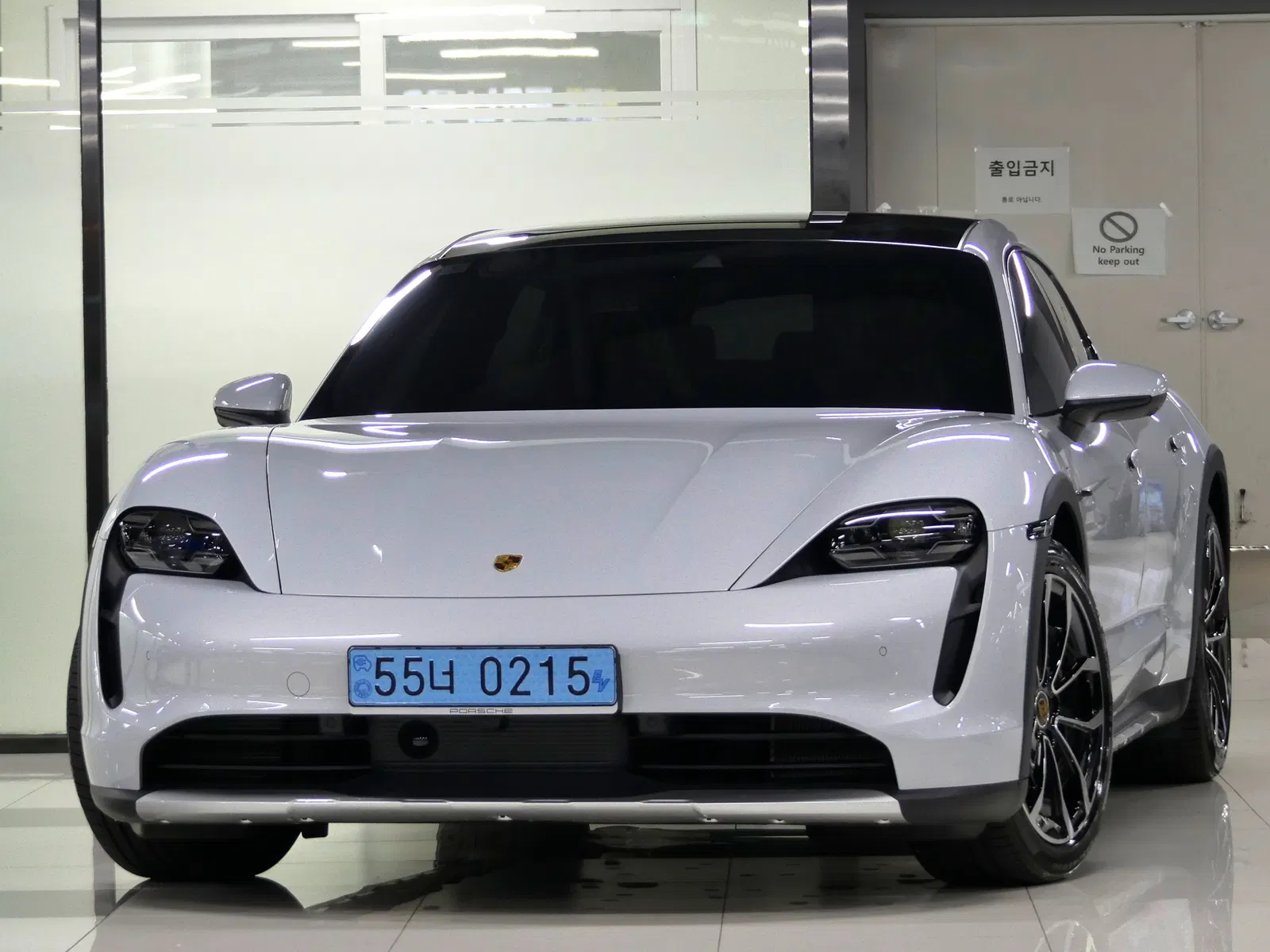 Porsche Taycan 4S Cross Turismo 2023 — photo 1 sur 23