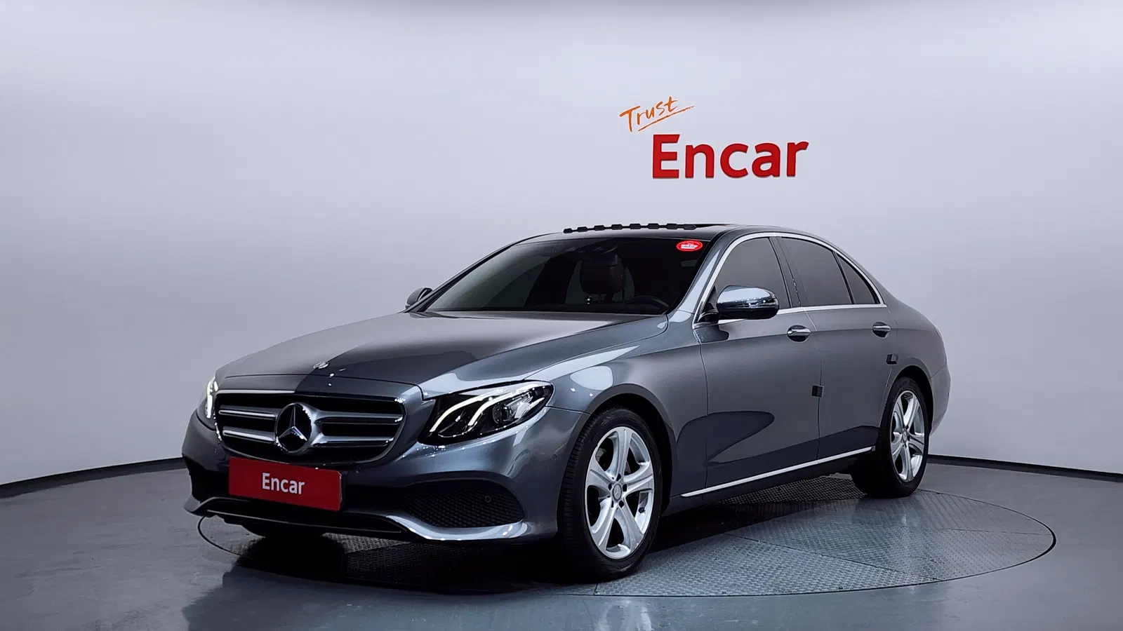 Mercedes-Benz Classe E E200 Avantgarde (W213) 2017 — photo 1 sur 20