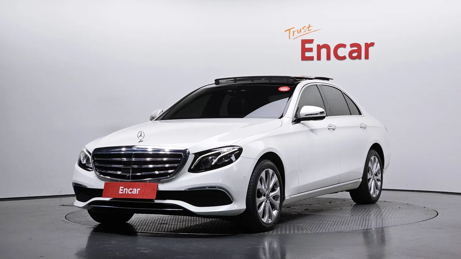Mercedes-Benz Classe E E300 4MATIC Exclusive Intelligent Drive (W213) 2017 — photo 1 sur 20