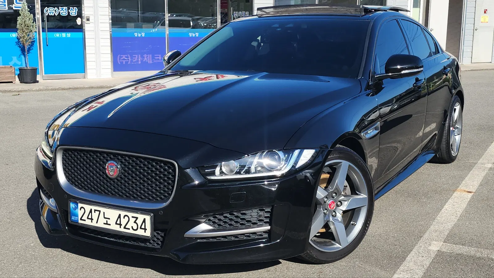 Jaguar XE 20d RSport 2017 — photo 1 sur 26