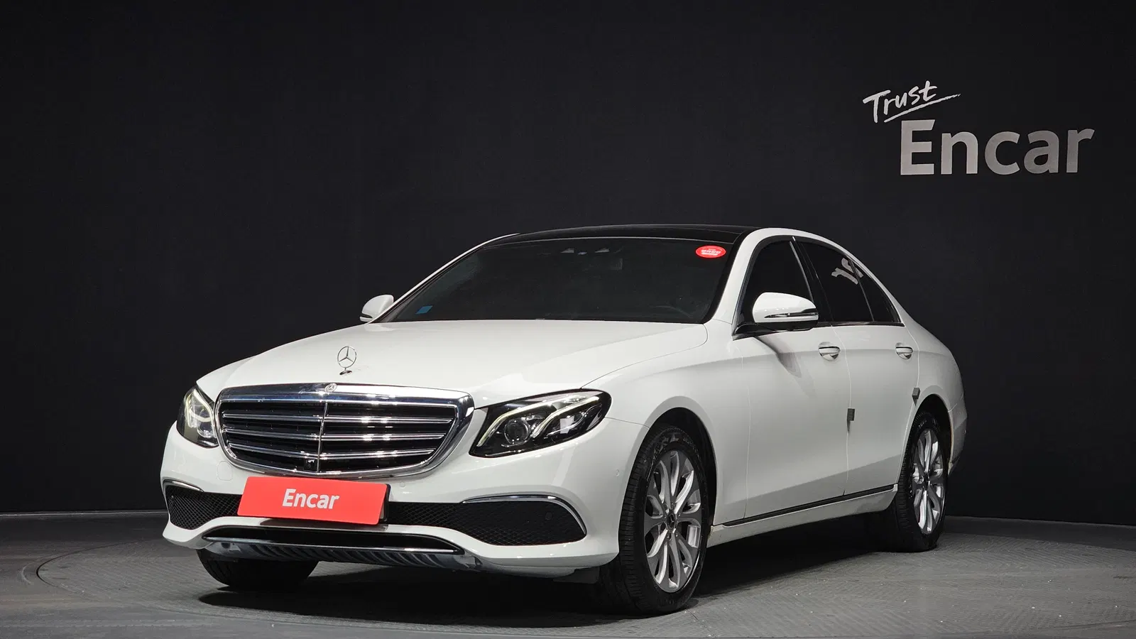 Mercedes-Benz Classe E E300 4MATIC Exclusive (W213) 2019 — photo 1 sur 20