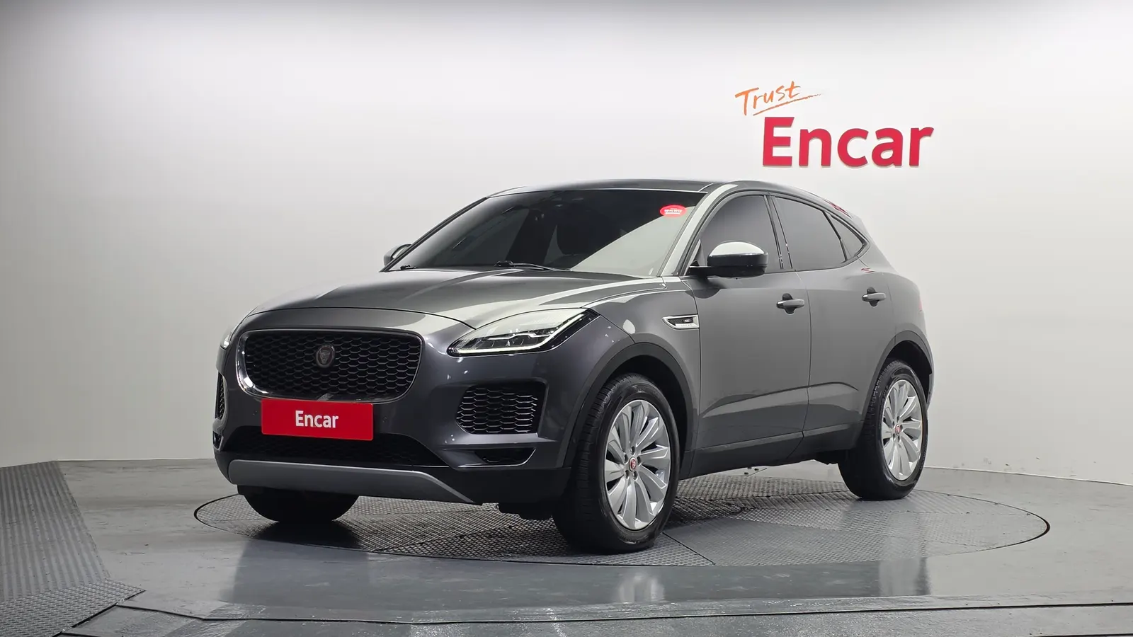 Jaguar E-PACE P250 SE 2018 — photo 1 sur 20