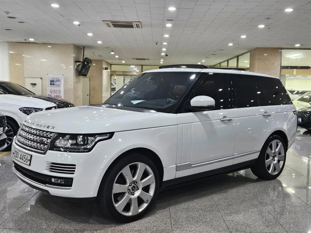 Land Rover Range Rover 4e génération 4.4 SDV8 AB Diesel 2014 — photo 1 sur 25