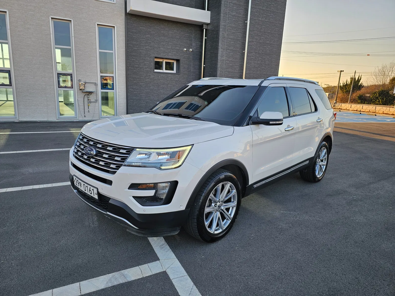 Ford Explorer 2.3 Limited 4WD 2016 — photo 1 sur 26