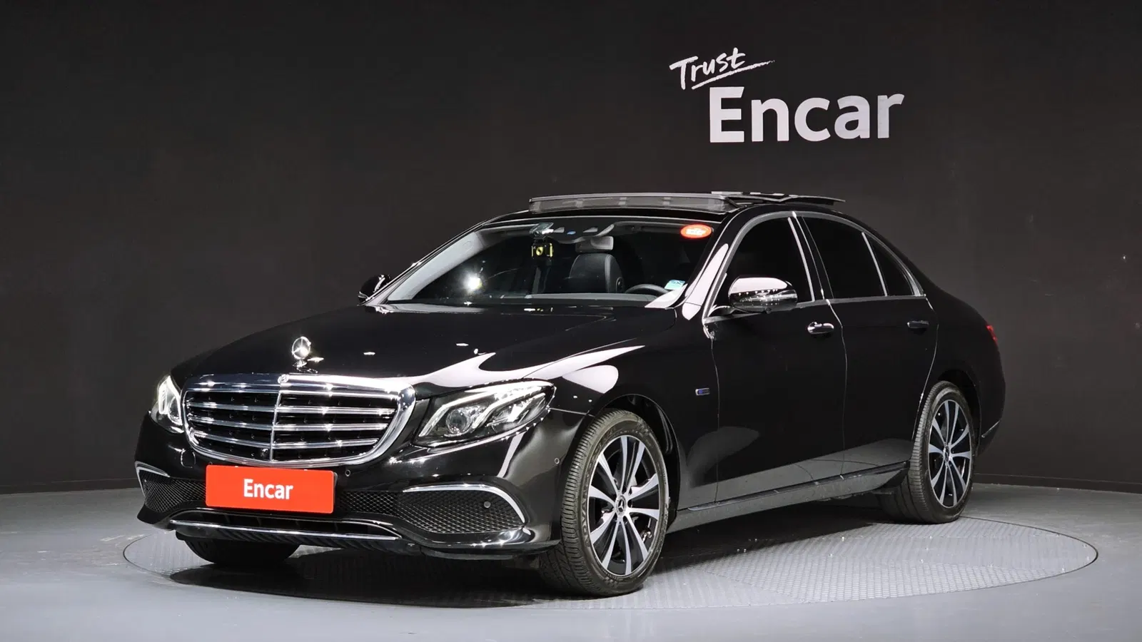 Mercedes-Benz Classe E E300e Exclusive (W213) 2019 — photo 1 sur 26