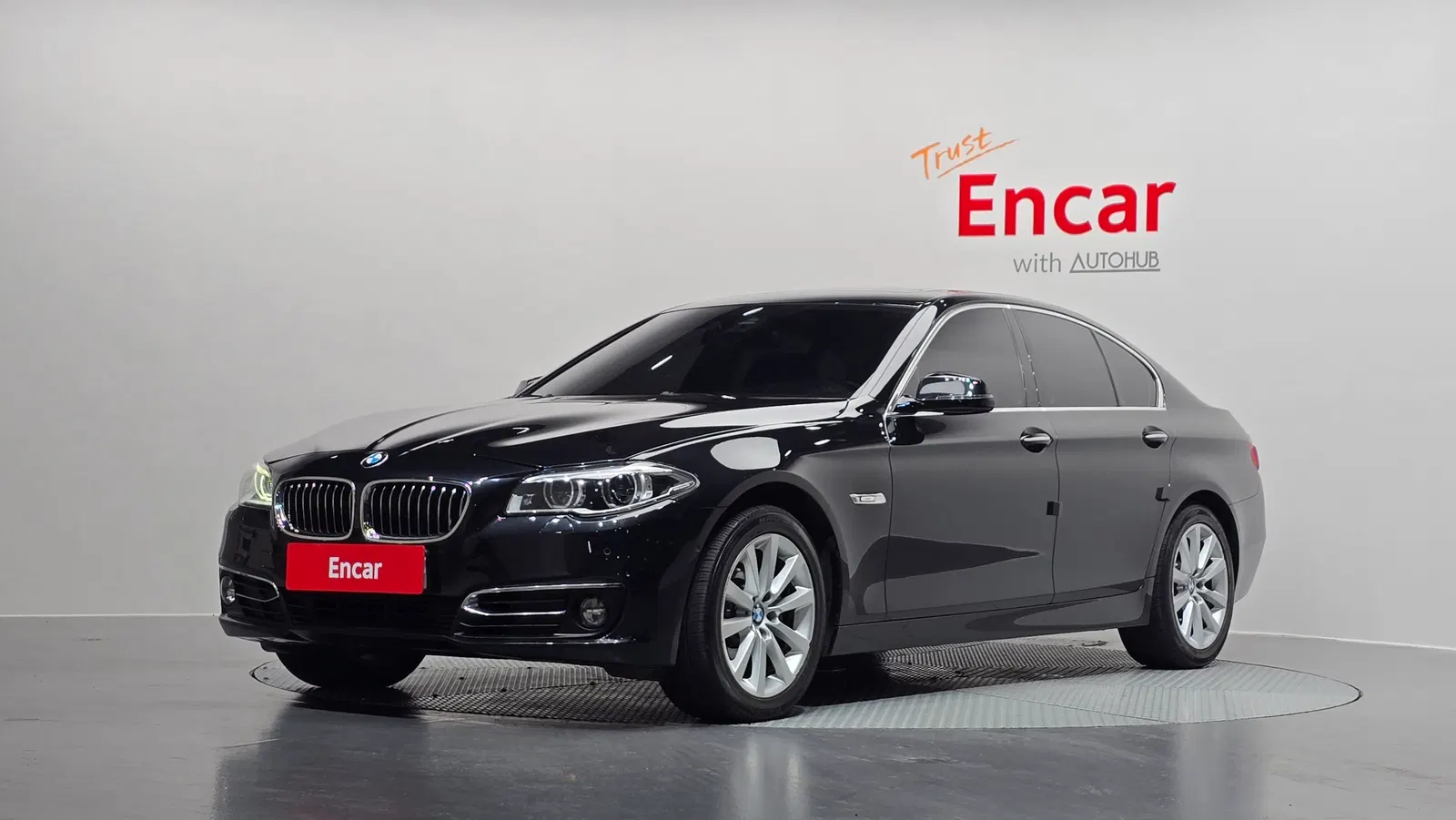 BMW Série 5 (F10) 528i xDrive Luxury Plus 2016 — photo 1 sur 20
