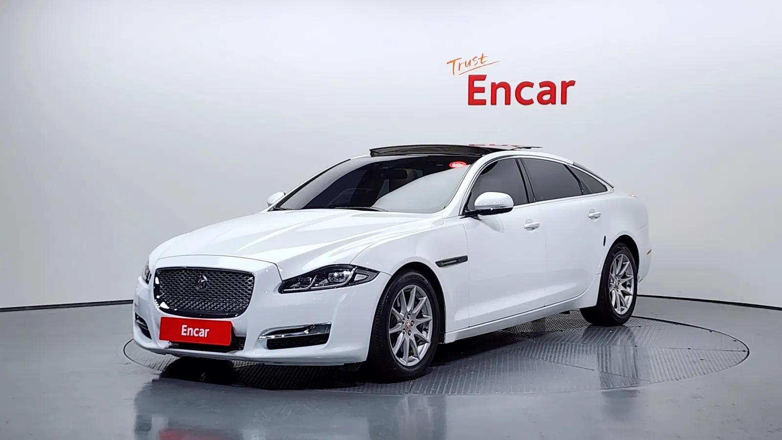 Jaguar All New XJ 2.0 Luxury LWB 2013 — photo 1 sur 20