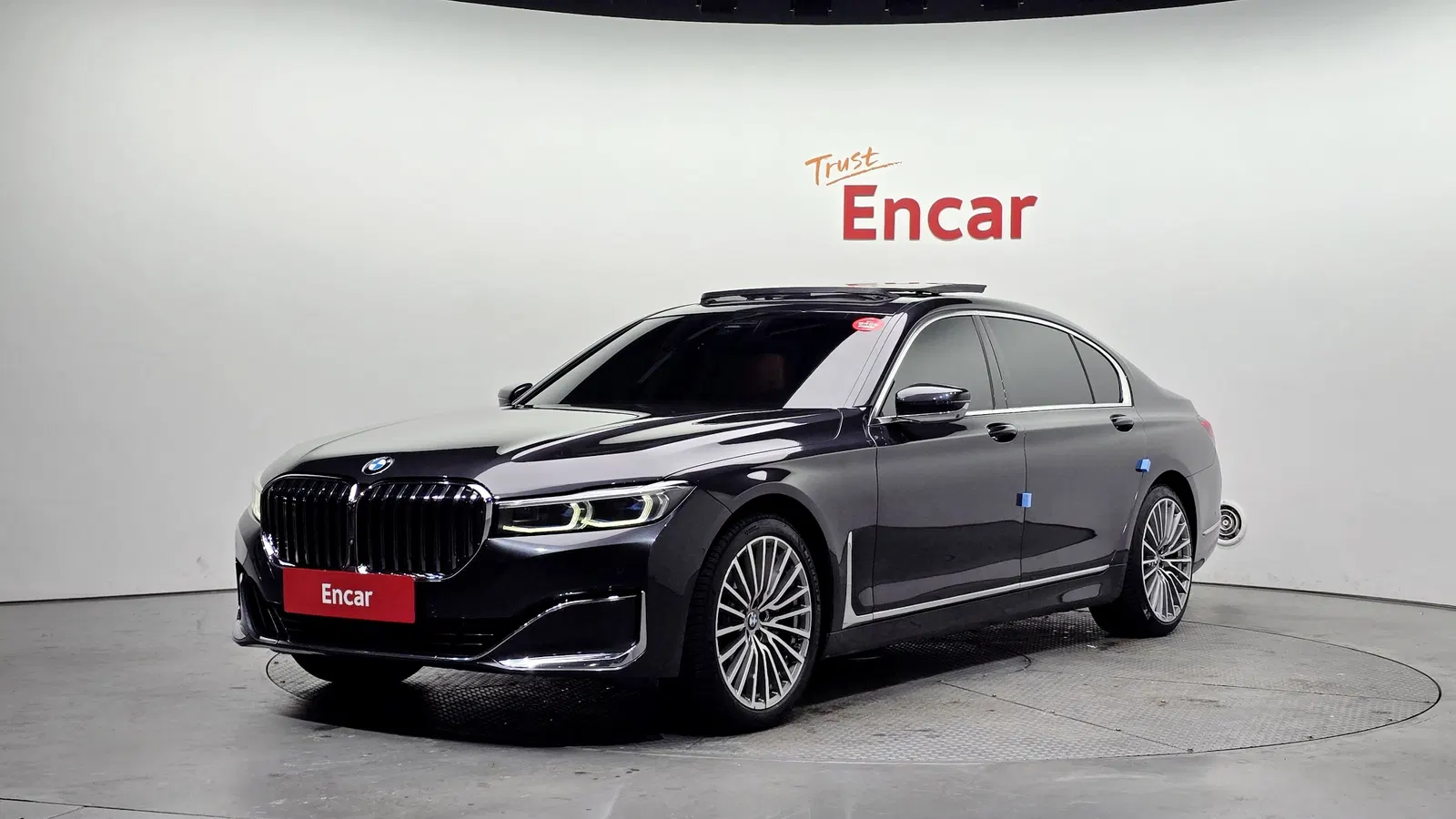 BMW Série 7 (G11) 740Li xDrive Design Pure Excellence 2021 — photo 1 sur 8