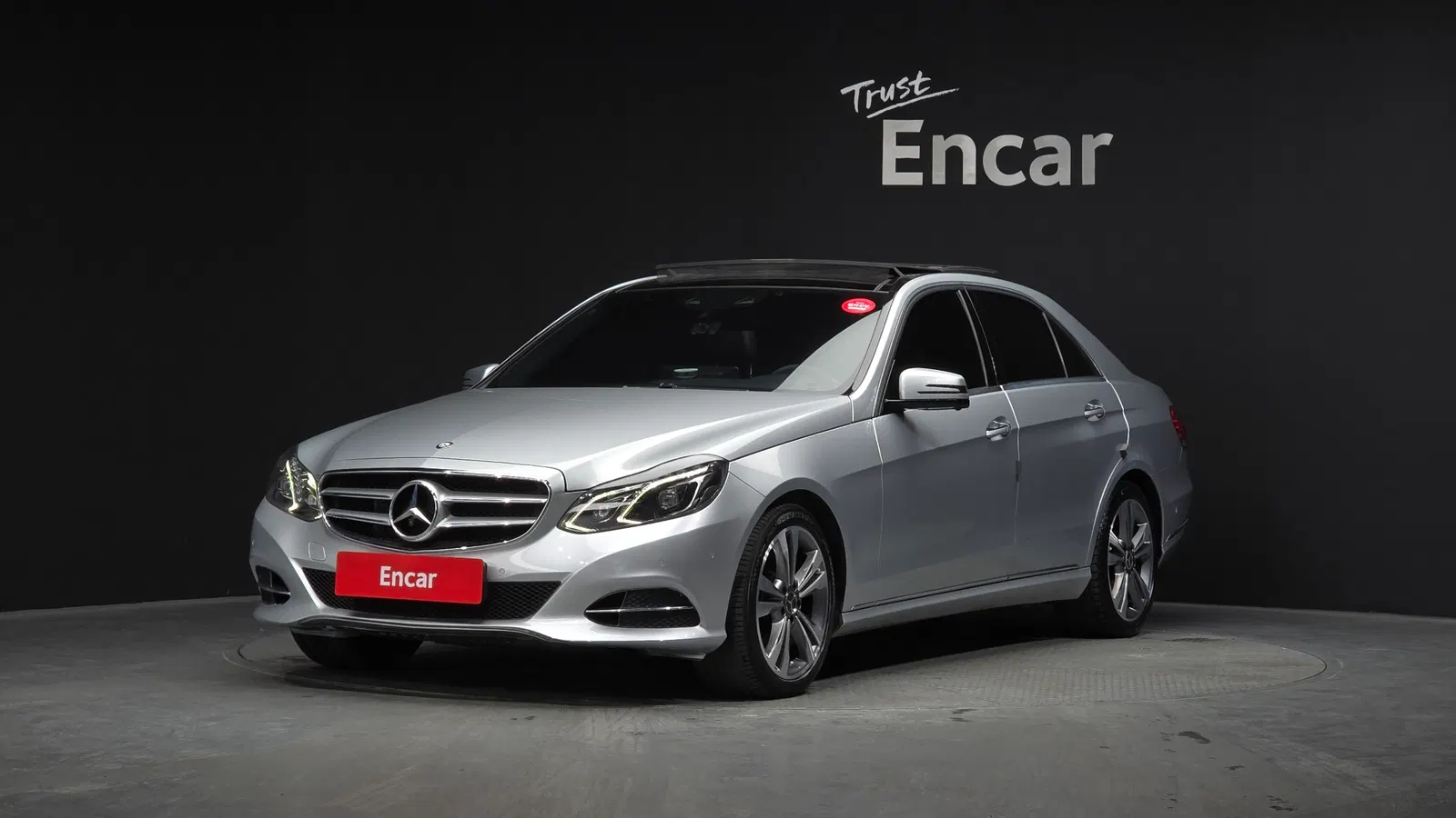 Mercedes-Benz Classe E E300 4MATIC Avantgarde (W212) 2014 — photo 1 sur 20