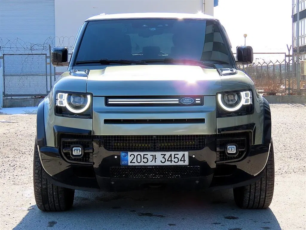Land Rover Defender (L663) 90 D250 SE 2022 — photo 1 sur 26