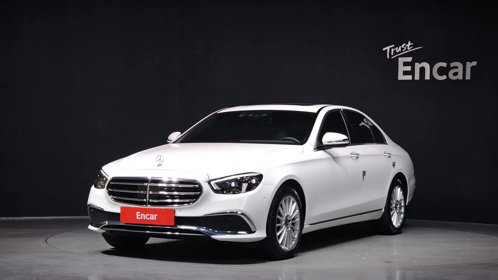 Mercedes-Benz Classe E E250 Exclusive (W213) 2021 — photo 1 sur 20