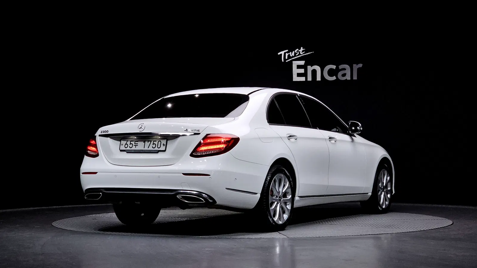 Mercedes-Benz Classe E E300 4MATIC Exclusive (W213) 2019 — photo 1 sur 26