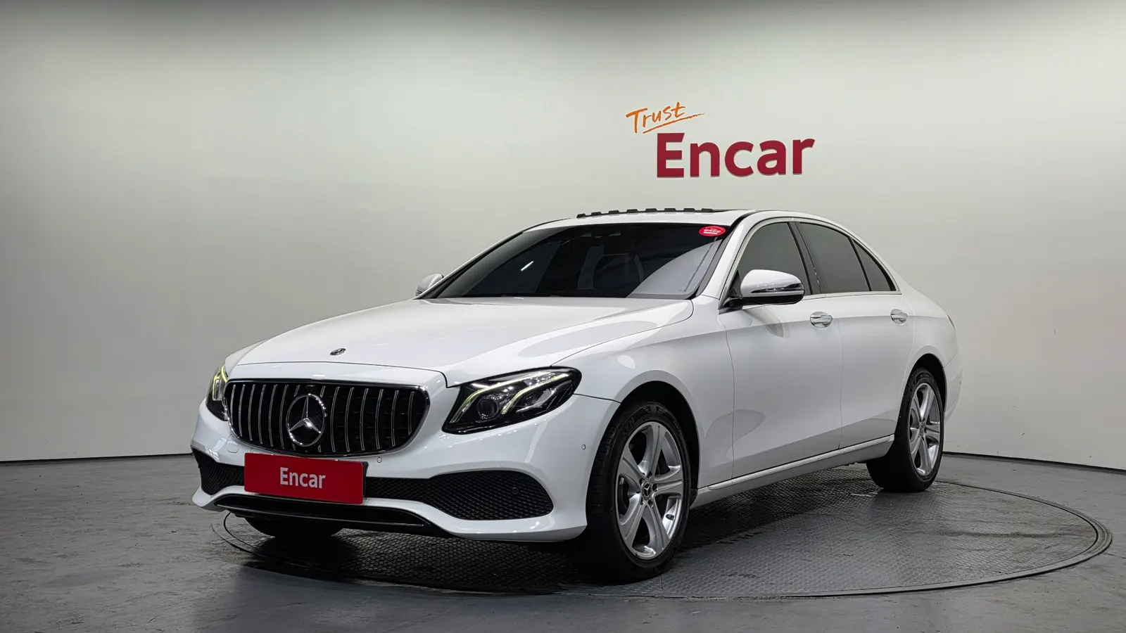 Mercedes-Benz Classe E E220d 4MATIC Avantgarde (W213) 2017 — photo 1 sur 20