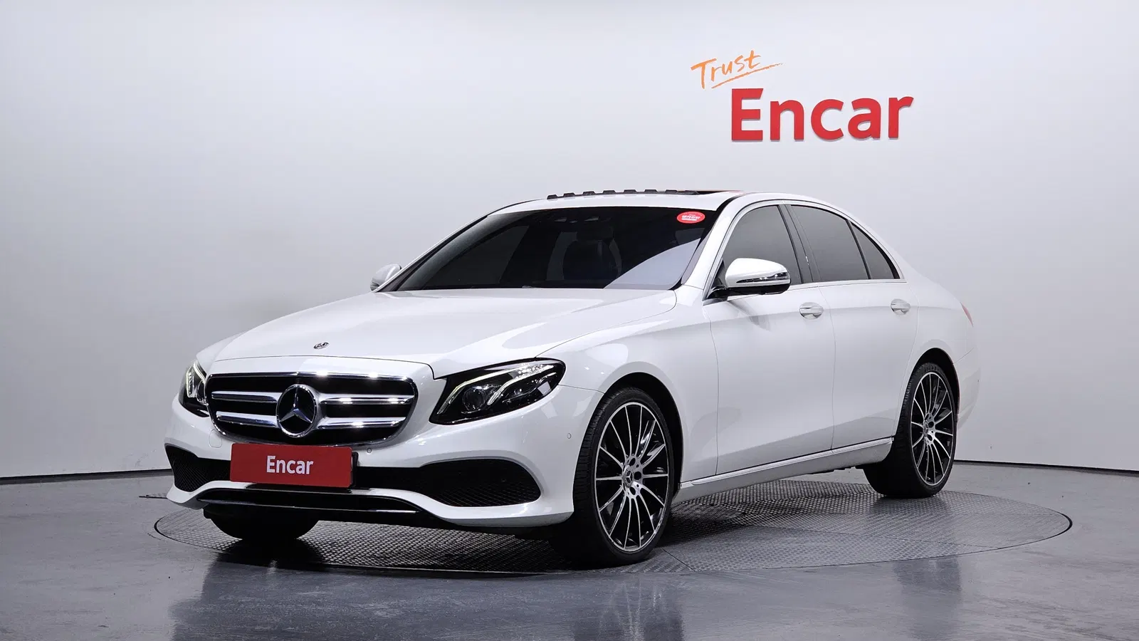 Mercedes-Benz Classe E E300 4MATIC Avantgarde (W213) 2019 — photo 1 sur 20