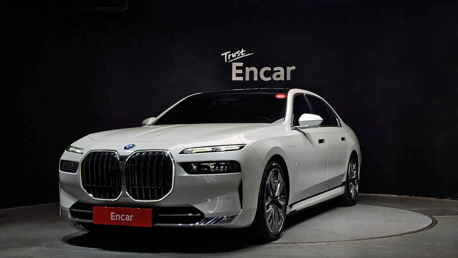 BMW Série 7 (G70) 750e xDrive Design Pure Excellence 2023 — photo 1 sur 20