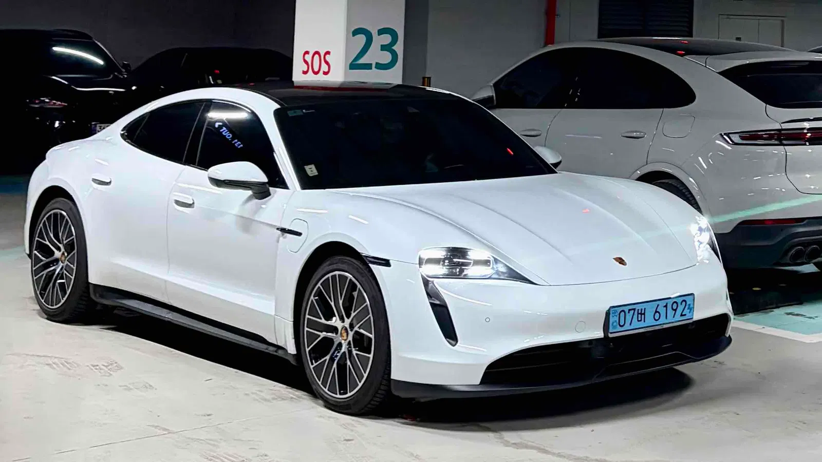 Porsche Taycan Base 2022 — photo 1 sur 17