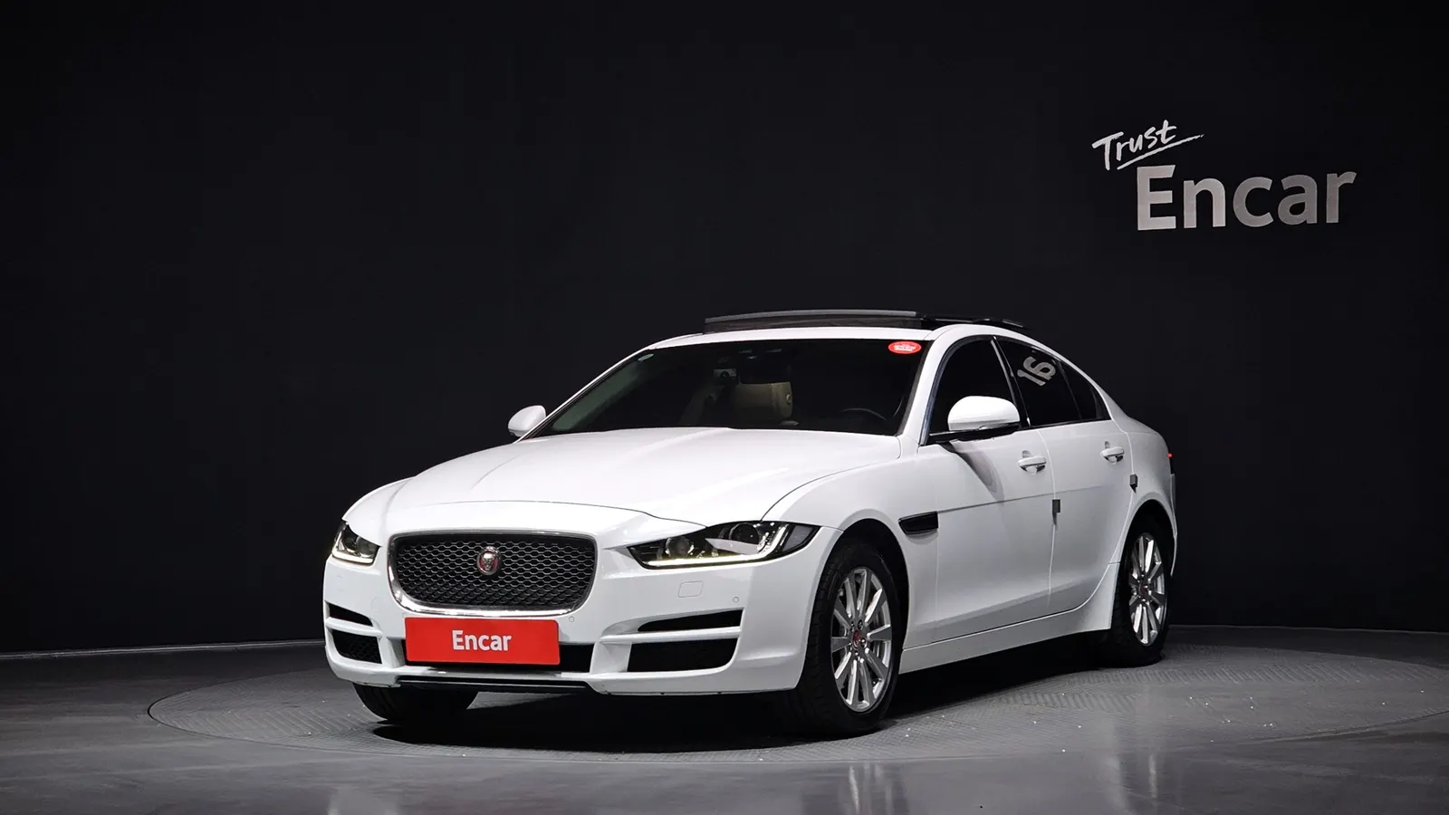 Jaguar XE 20d Prestige AWD 2017 — photo 1 sur 30